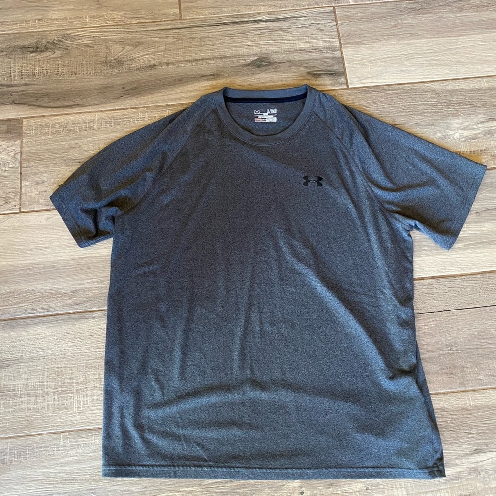 Men’s grey athletic shirt